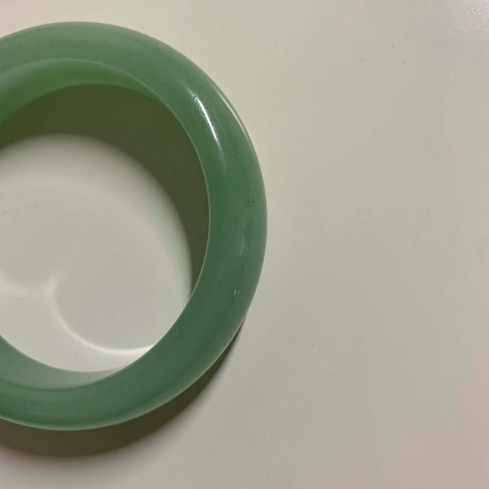 Green Jade-alike Aventurine Bangle - Picture 4 of 4